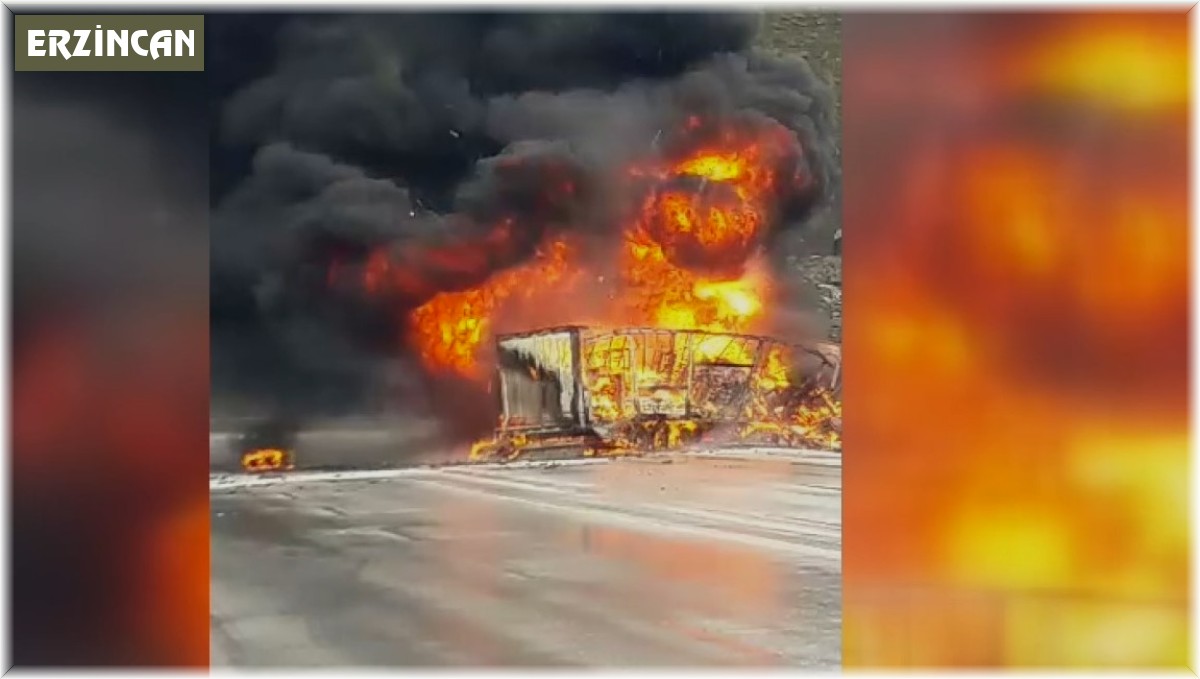 Kimyasal malzeme yüklü tır ile başka bir tırın çarpışması sonucu yangın çıktı: 2 sürücü öldü