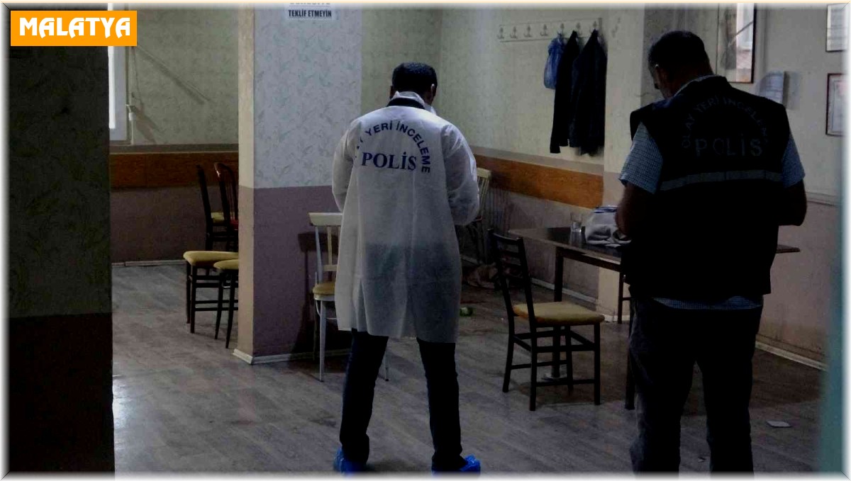 Kıraathanede okey oynarken vuruldu