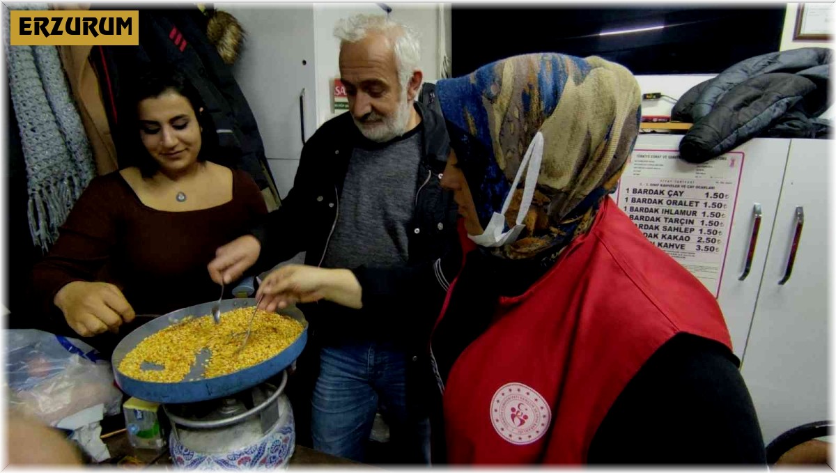 Kıraathaneler aslına dönüşüyor