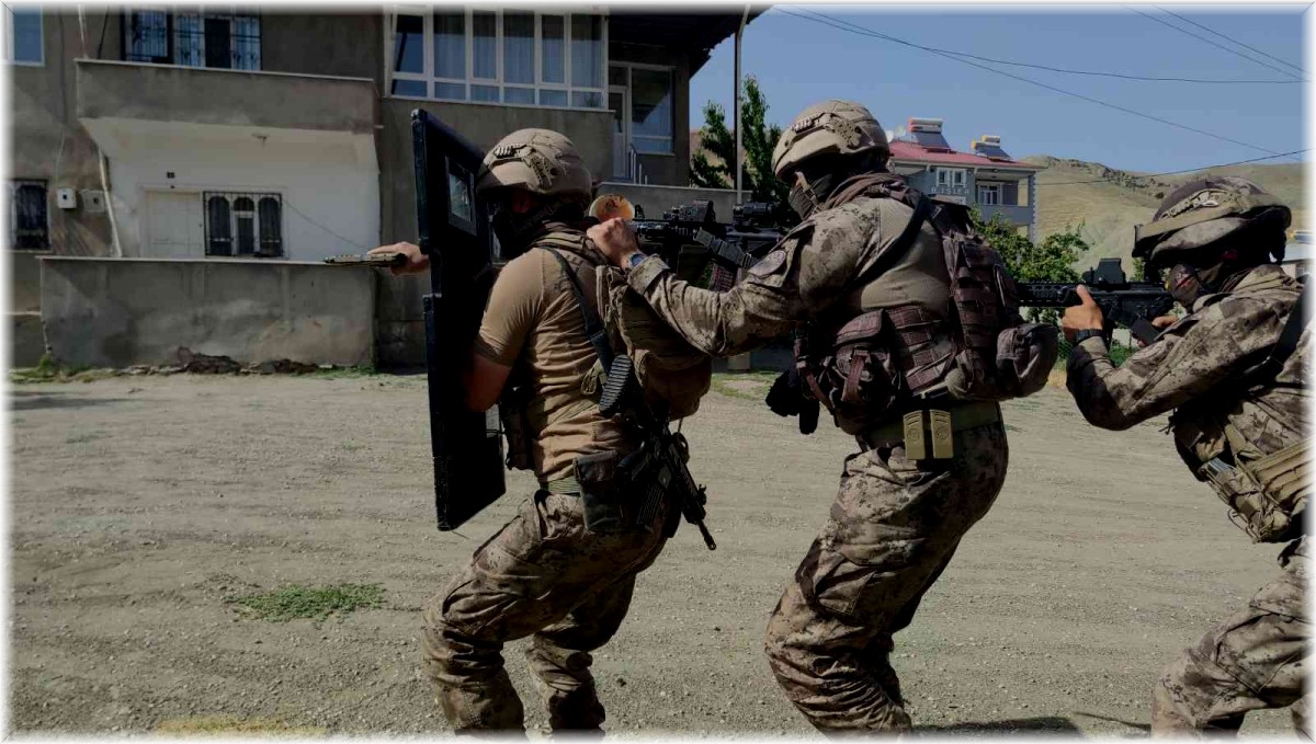 Kiraladığı ahırda göçmen kaçakçılığı