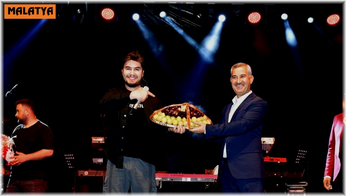 Kiraz Festivali'nde Mustafa Ceceli coşkusu