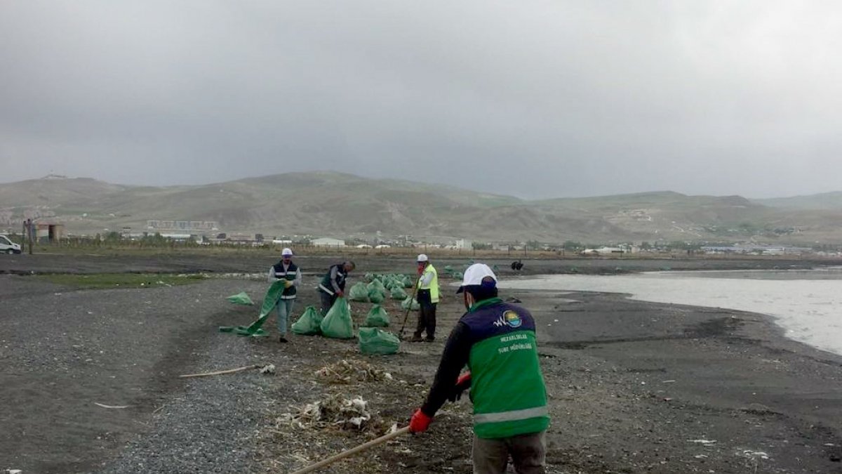 Kirman Deresi ve Fidanlık sahili temizlendi