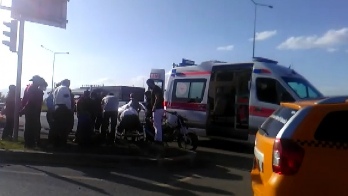 Kırmızı ışık ihlali kazayı beraberinde getirdi: 2 yaralı