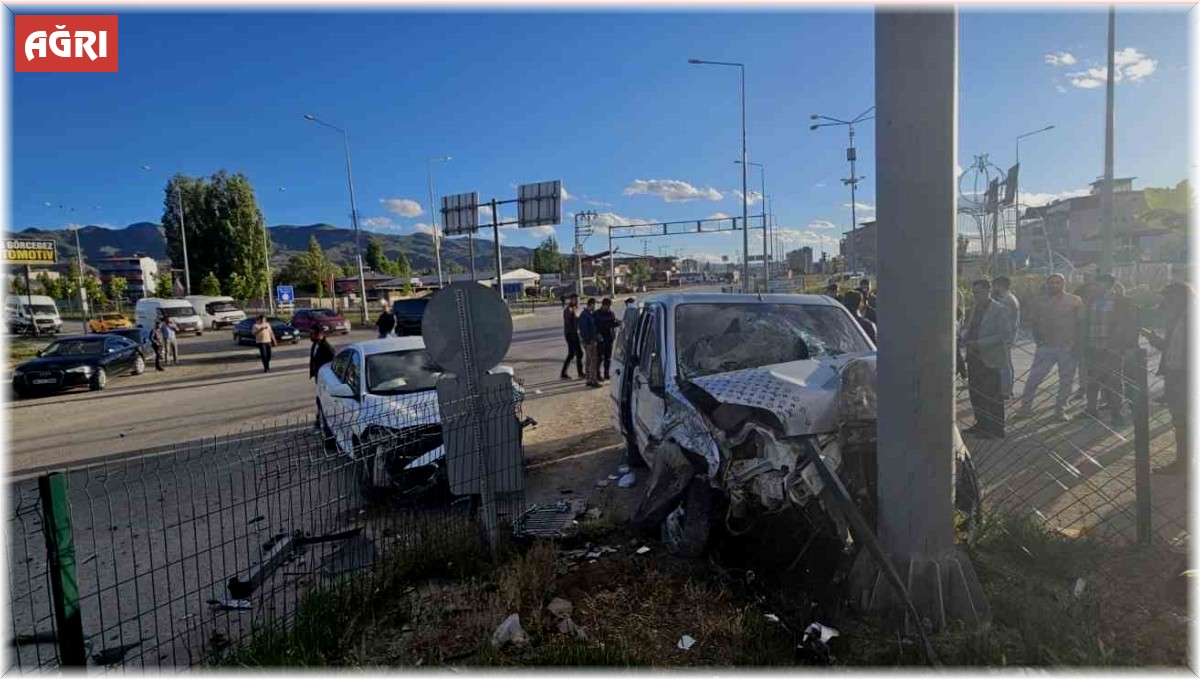 Kırmızı ışıkta geçen sürücü kazaya neden oldu: 4 yaralı
