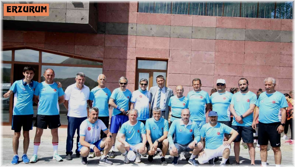 Kırmızı periler diyarına koştular