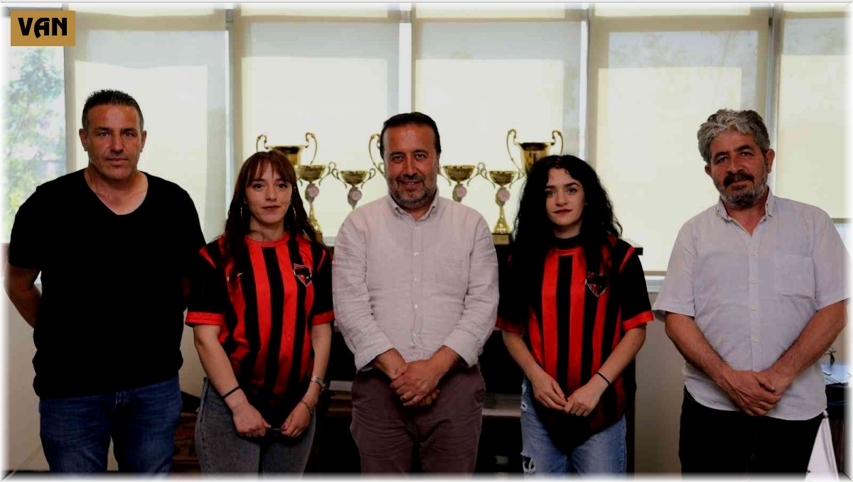 Kırmızı siyahlılar 2 genç yeteneği renklerine bağladı