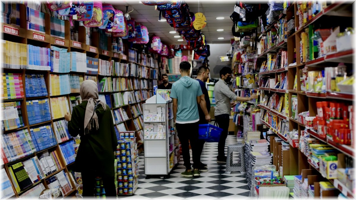 Kırtasiyelerde okula dönüş hazırlıkları başladı