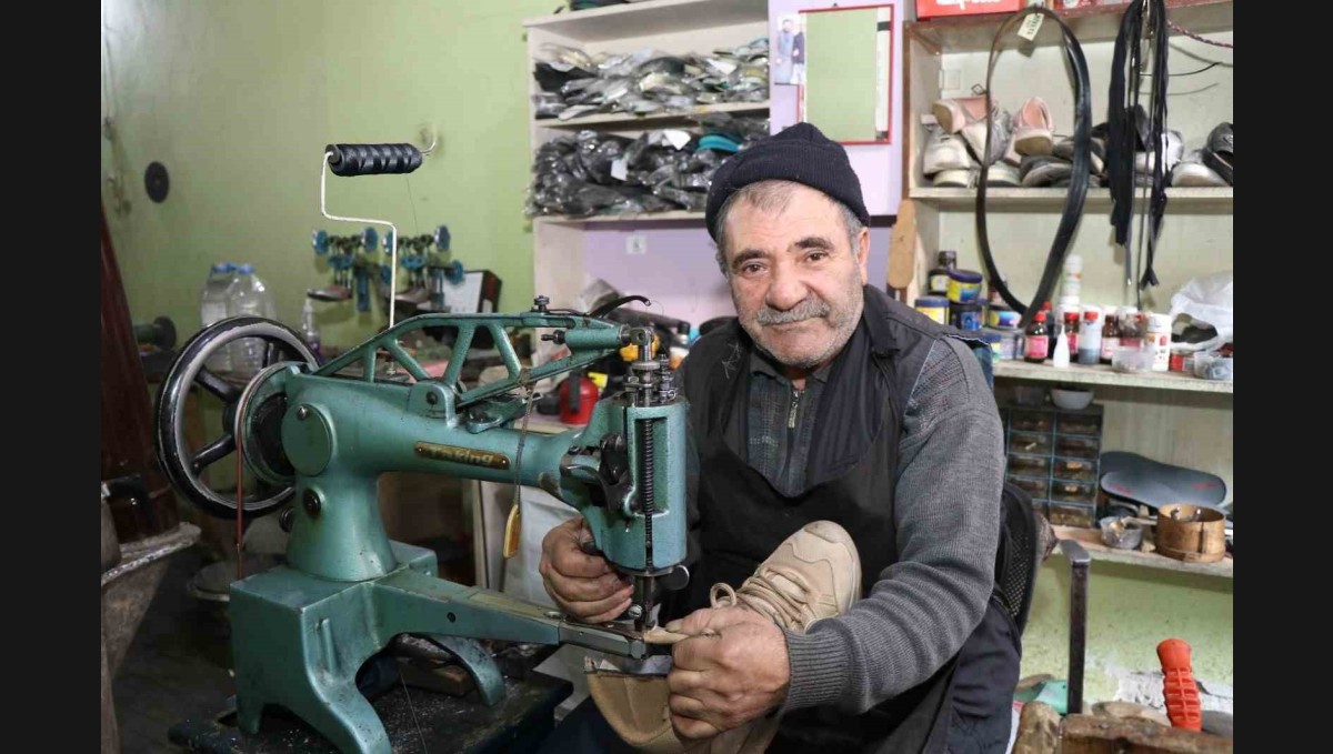 Kış geldi, ayakkabı tamircilerinin işleri açıldı