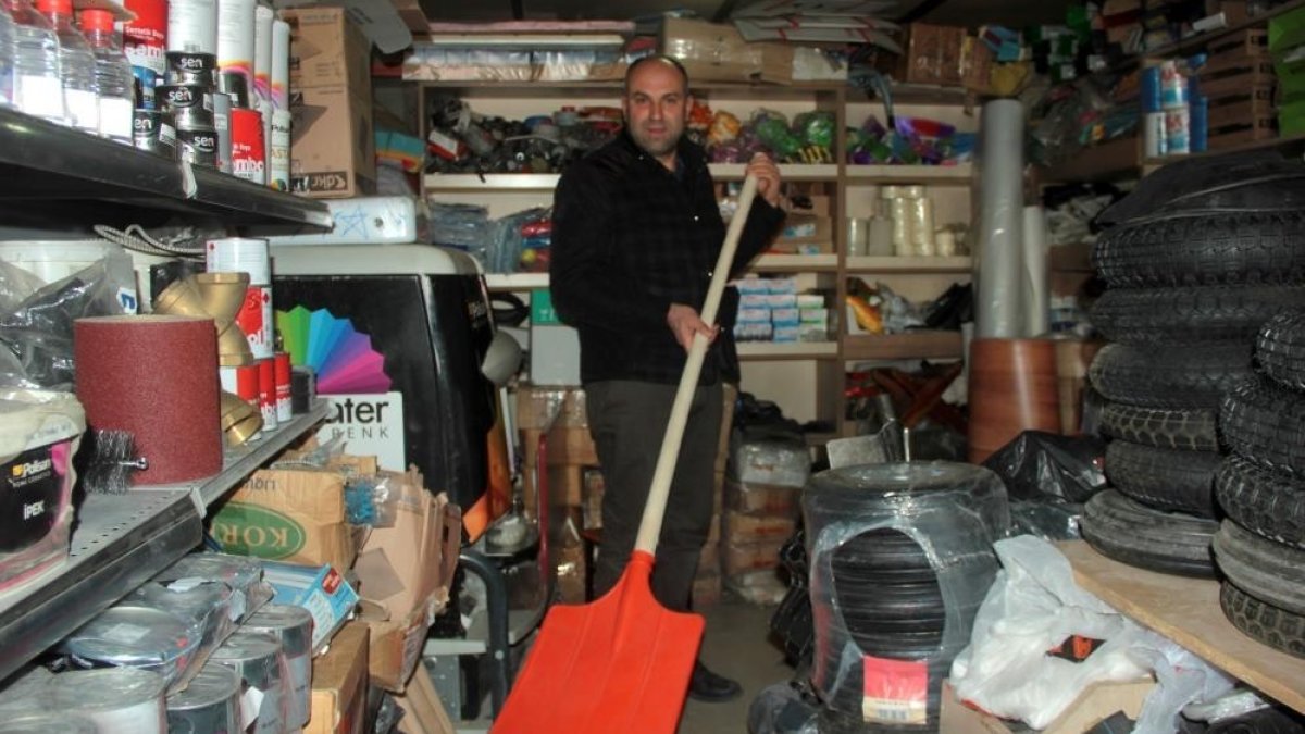 Kış öncesi kar kürekleri yapılmaya başlandı