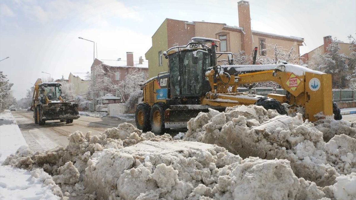 'Kış şehrinin kar panterleri' çetin şartlarla mücadelesini aralıksız sürdürüyor