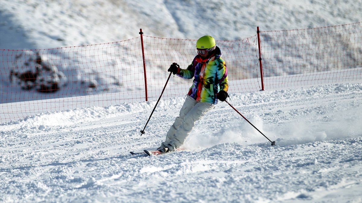 Kış turizminin gözde merkezi Palandöken turistlere güvenli tatil imkanı sunuyor