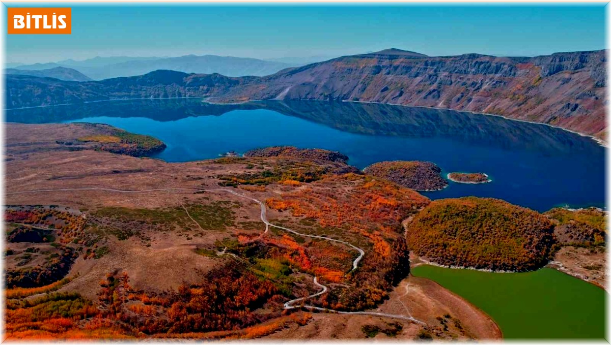 Kışa hazırlanan Nemrut Krater Gölü'nde renk cümbüşü