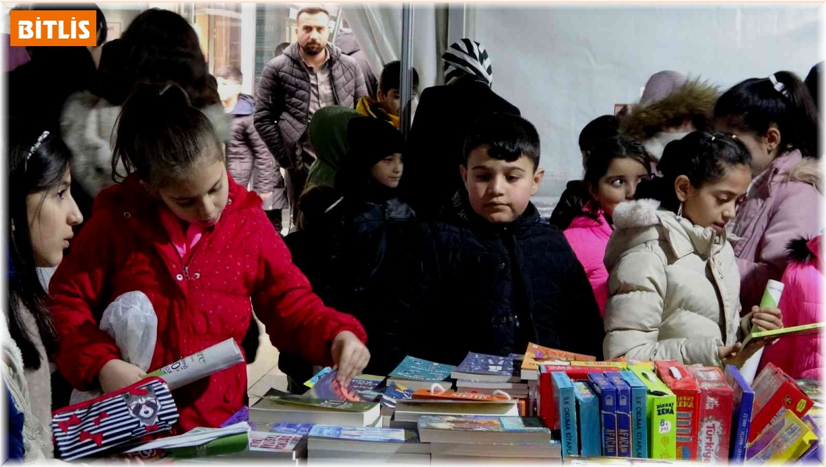 Kitap fuarı çocuklar ile cıvıl cıvıl oldu
