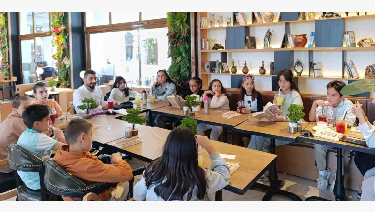 'Kitap Kaşifleri Kulübü' minik öğrencileri kitap okumaya yönlendiriyor