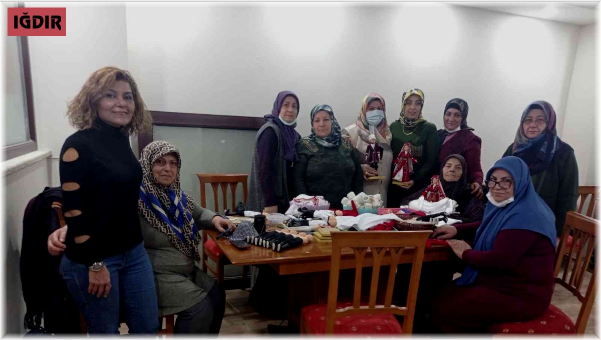 Kitre bebek yaparak hem meslek öğreniyorlar, hem de boş zamanlarını değerlendiriyorlar