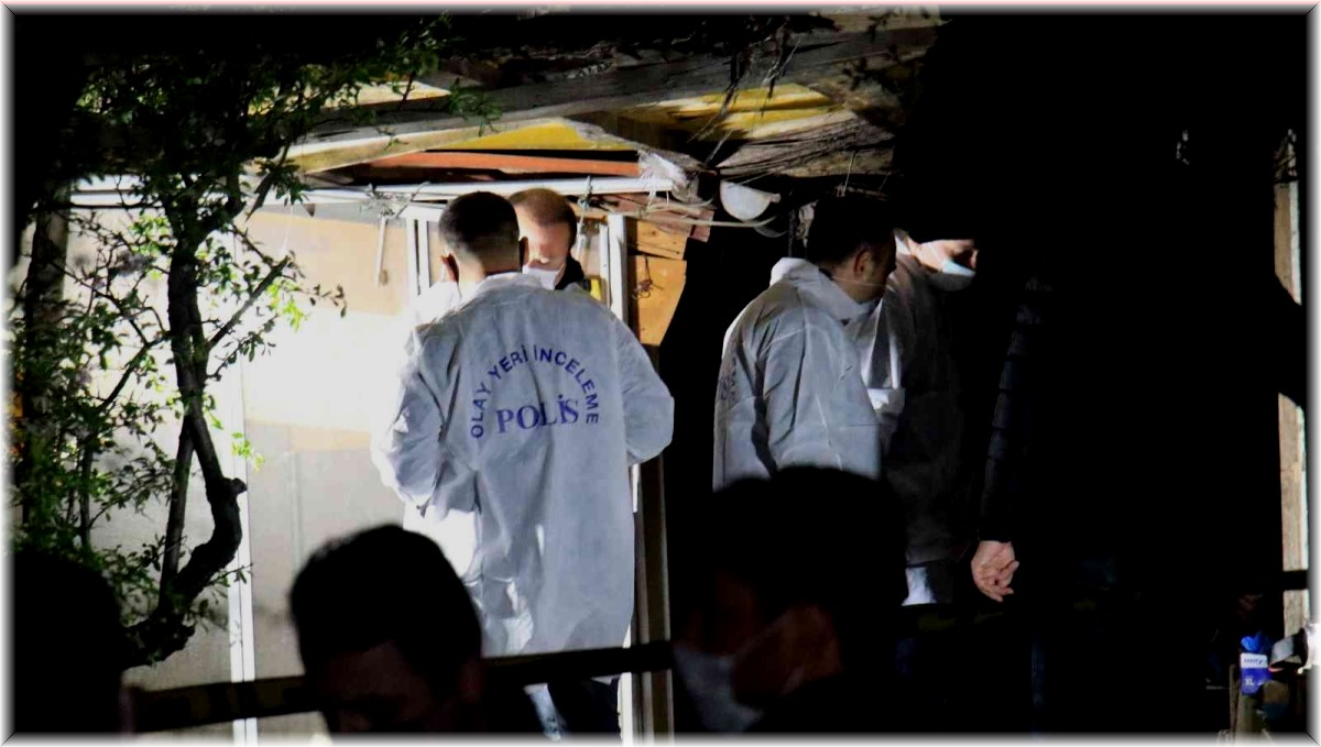 Kız arkadaşını 10 bıçak darbesiyle öldürmekten yargılanan zanlı hakim karşısına çıktı