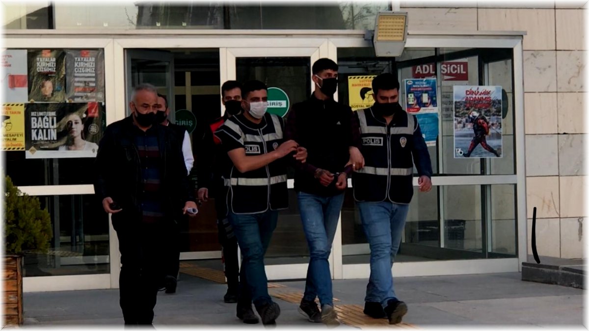 Kız arkadaşını 10 bıçak darbesiyle öldürmüştü, ilk sözleri 'İstemeden yaptım' oldu