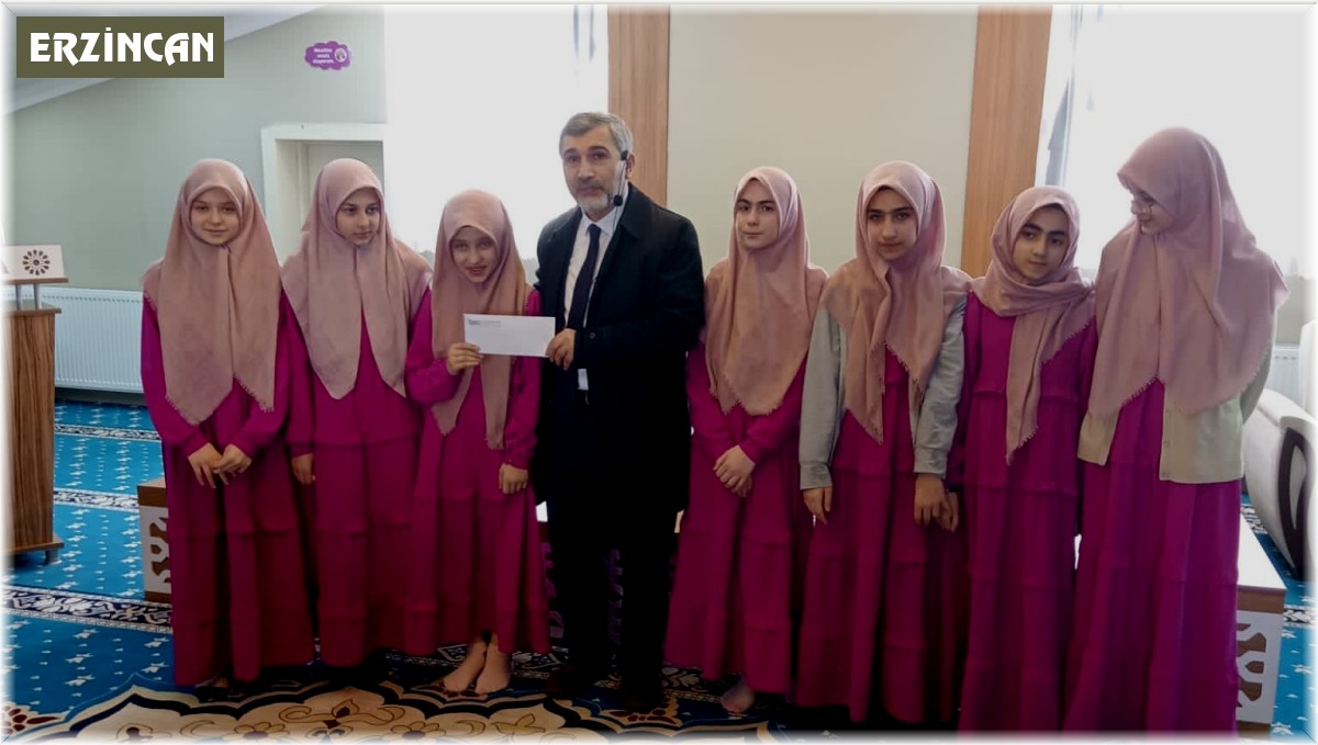 Kız Kur'an Kursu öğrencileri harçlıklarını depremzedelere bağışladı