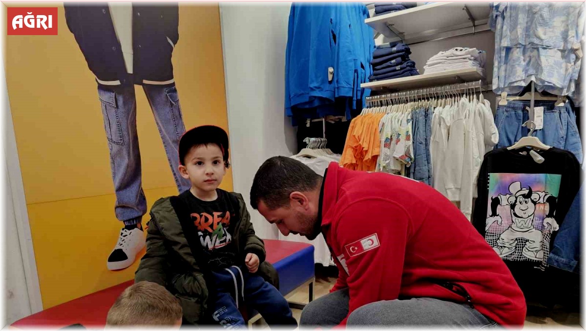 Kızılay Ağrı şubesi çocuklara bayram heyecanı yaşattı