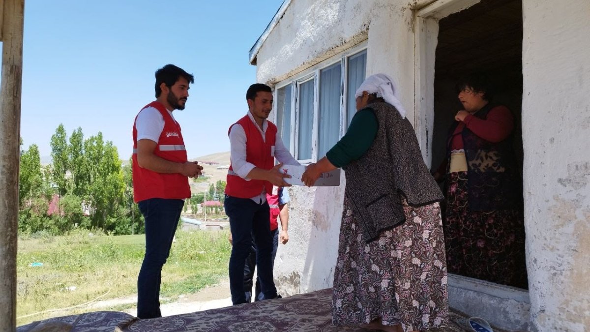 Kızılay Ağrı şubesi kurban paylarını ailelere ulaştırmaya devam ediyor
