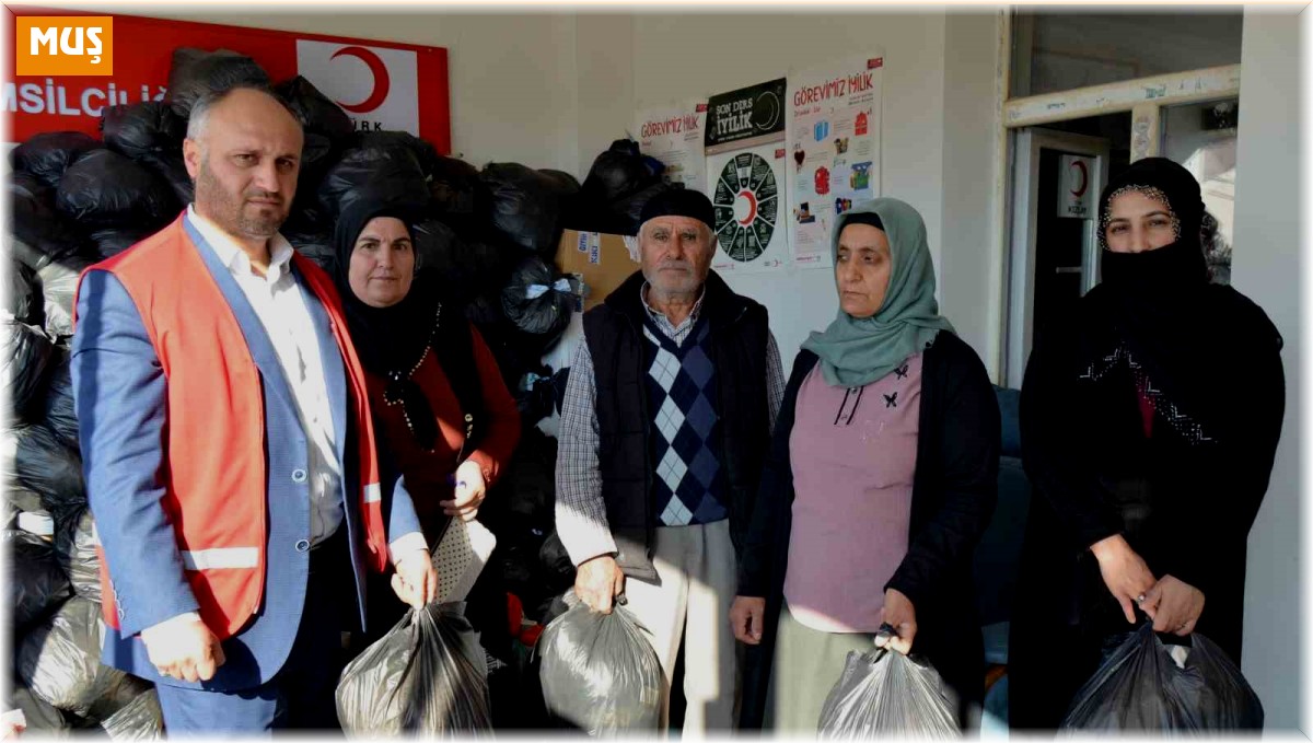 Kızılay'dan 200 kişiye giyim yardımı