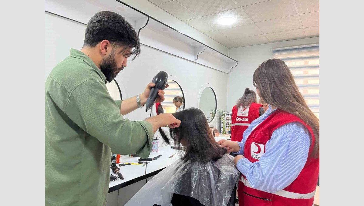 Kızılay'dan bayram öncesi çocuklara ücretsiz saç kesimi ve bakım