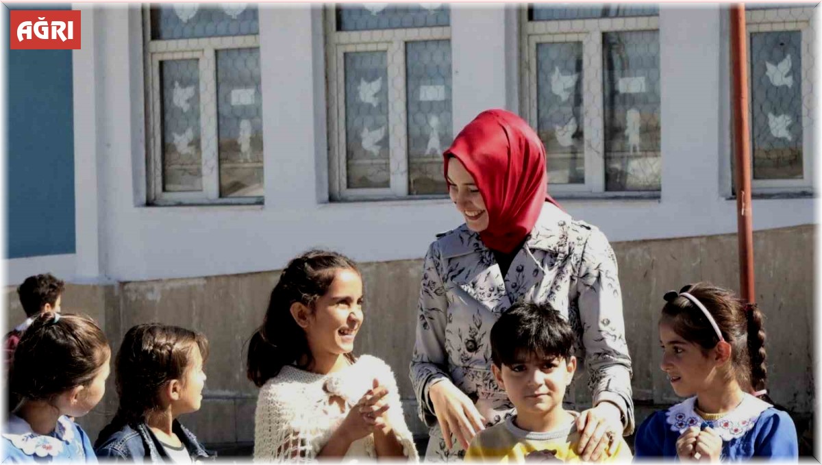 Kızılay'dan köyde yaşayan çocuklara sürpriz