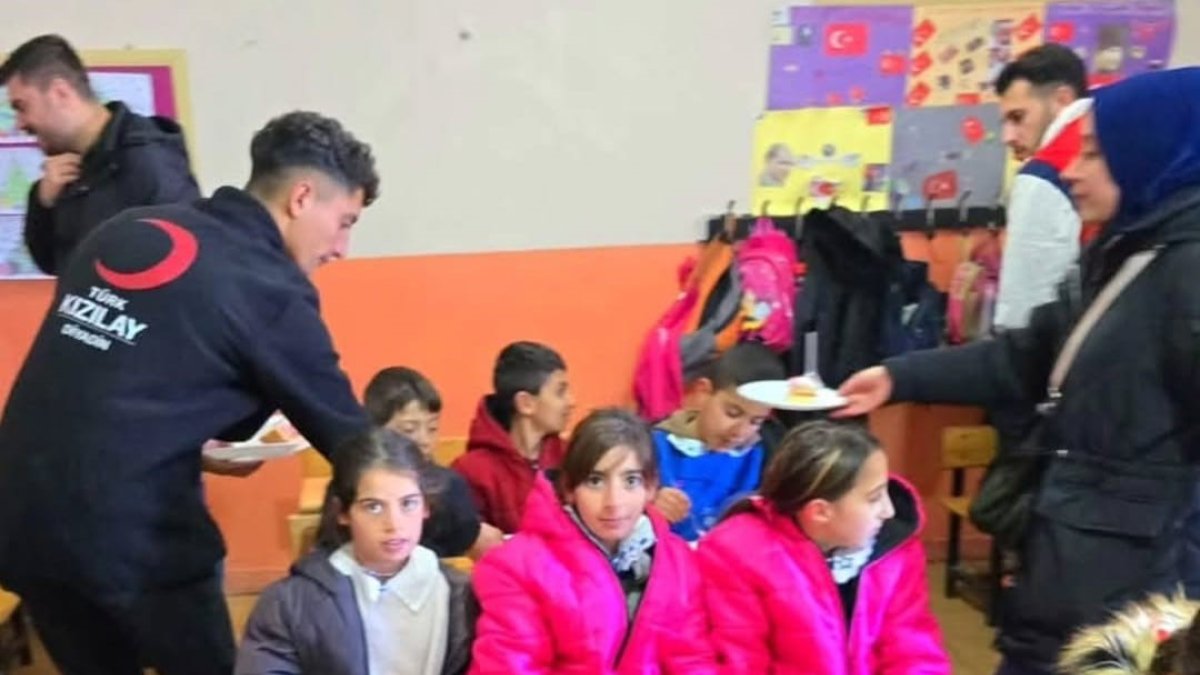 Kızılay'dan miniklere sürpriz ziyaret