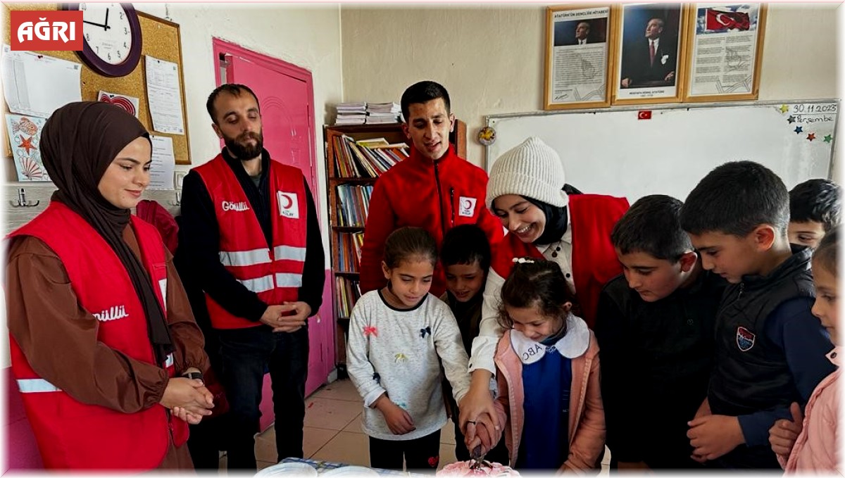 Kızılay'dan öğrenciye doğum günü sürprizi