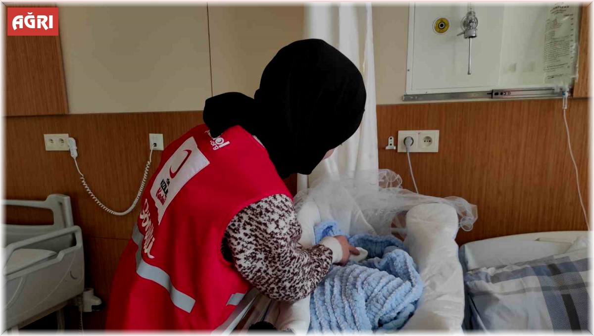 Kızılay'dan yeni yılın ilk bebeklerine 'Sevgi Bohçası'