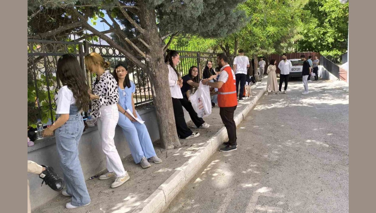 Kızılay'dan YKS adaylarına moral desteği