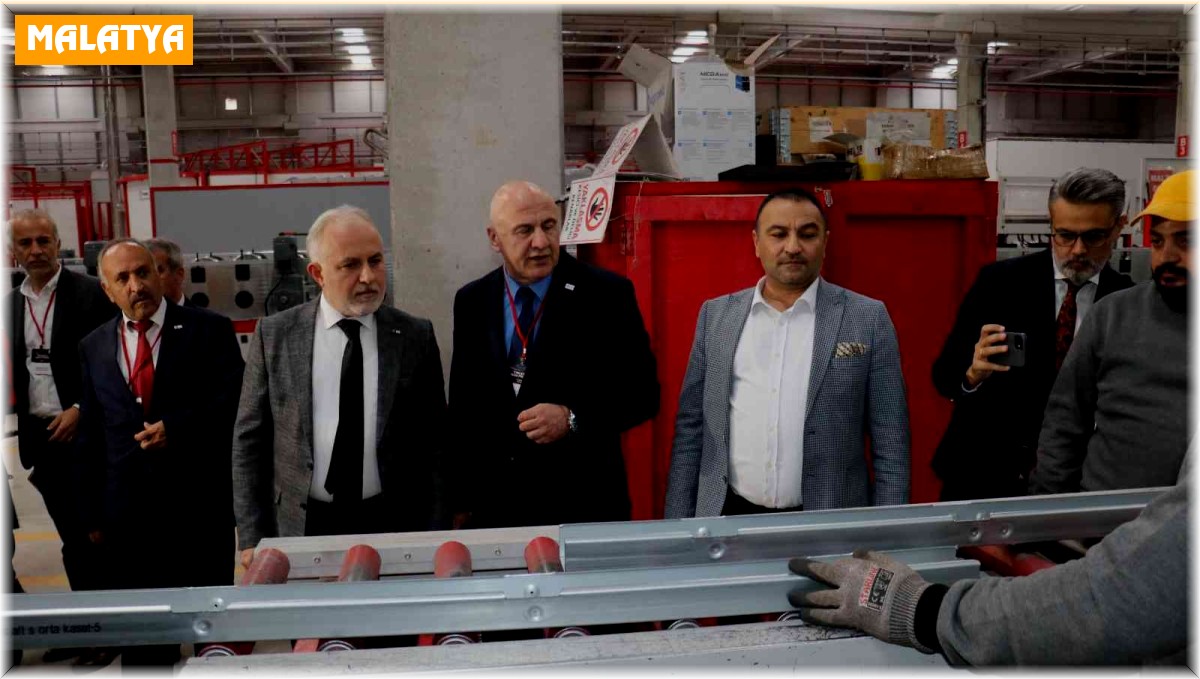 Kızılay Genel Başkanı Kınık, Türk Kızılay Malatya Merkez Üssü'nde incelemelerde bulundu