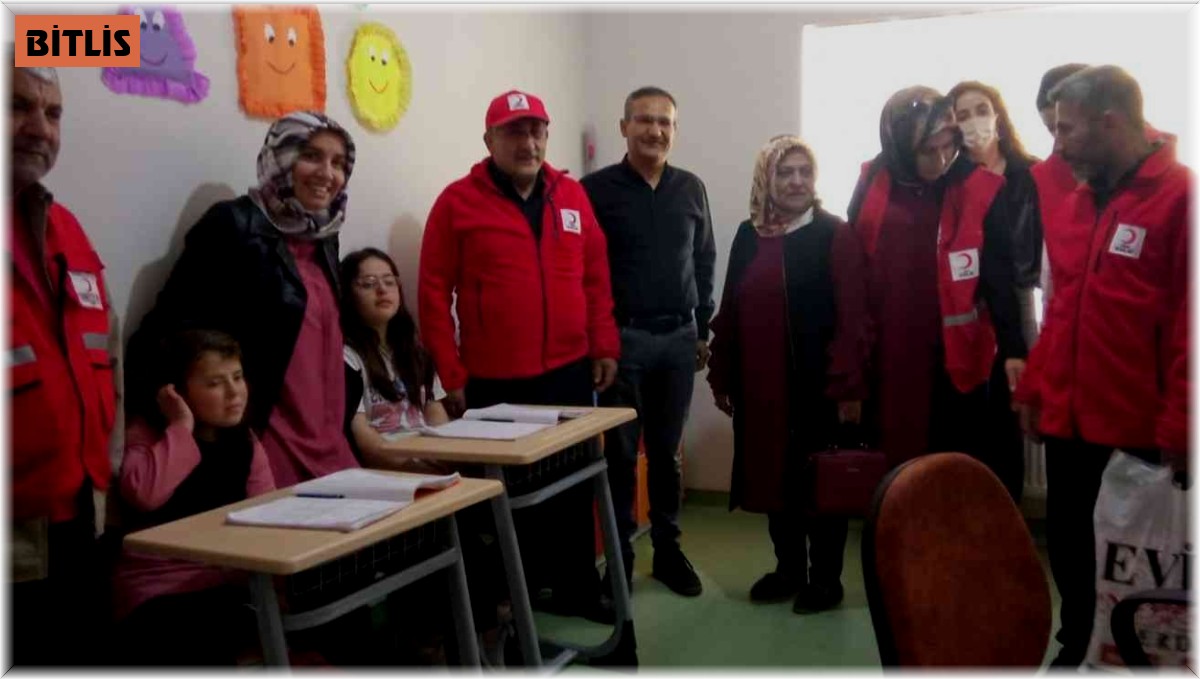 Kızılay gönüllüleri engellileri unutmadı