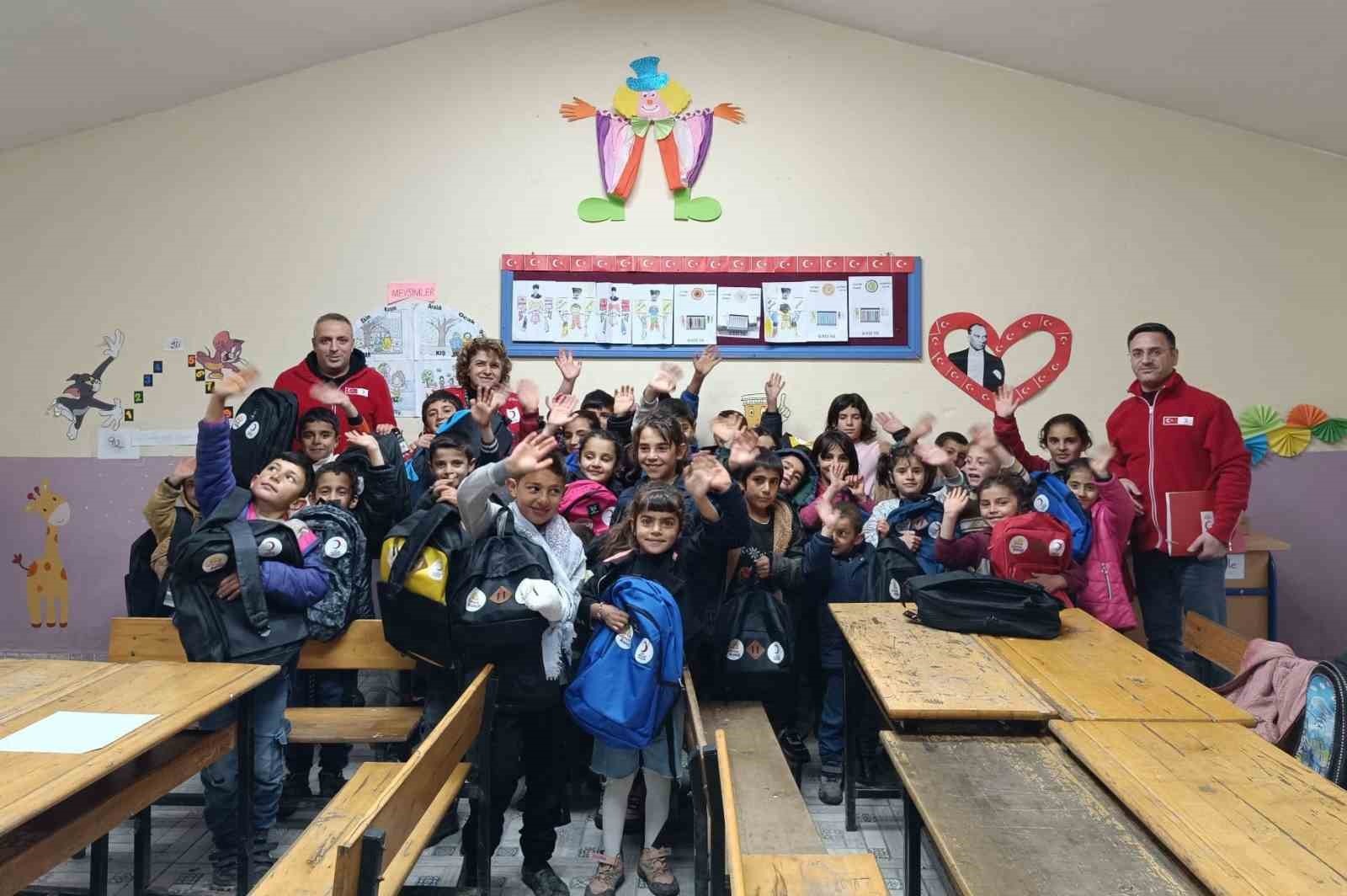 Kızılay Gönüllüleri'nden örnek bağış