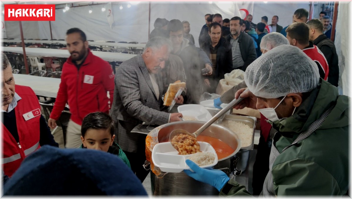 Kızılay Hakkari'de iftar çadırı açtı