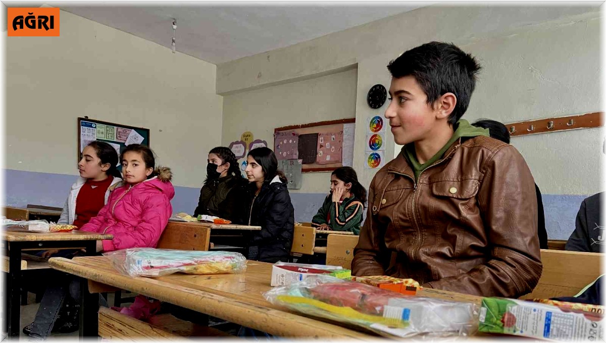 Kızılay Kadın Kolları çocukların kalplerine dokundu