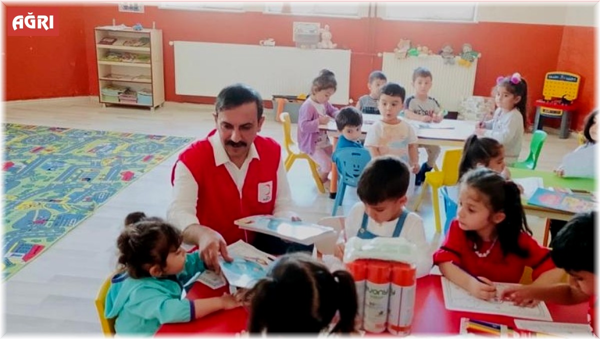 Kızılay minikleri sevindirdi