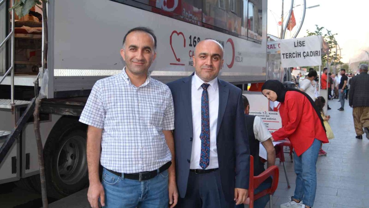 Kızılay mobil kan aracı Hakkari'de