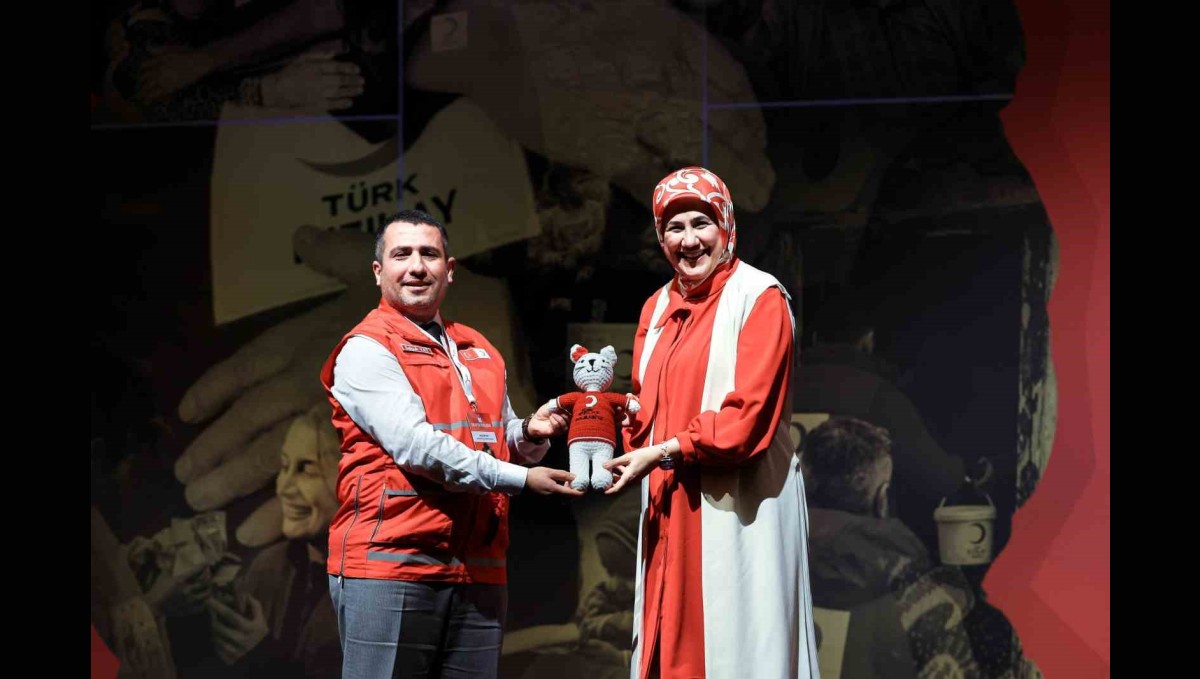 Kızılay Muradiye Şubesi iyilikte Türkiye birincisi oldu