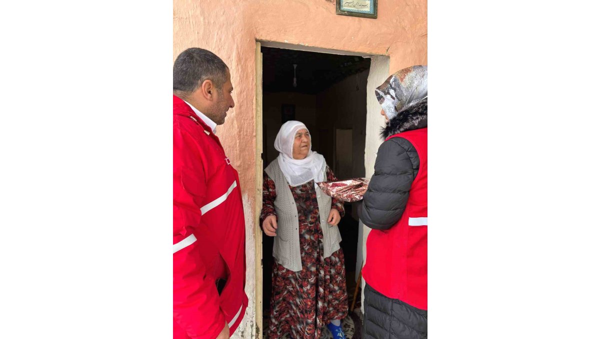 Kızılay Muradiye Şubesi'nden 8 Mart ziyareti