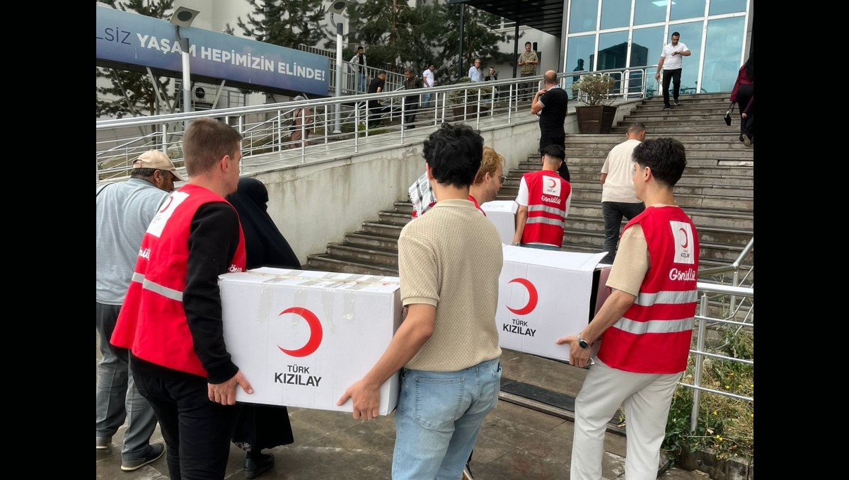 Kızılay Palandöken Şubesi gönülleri kazanıyor