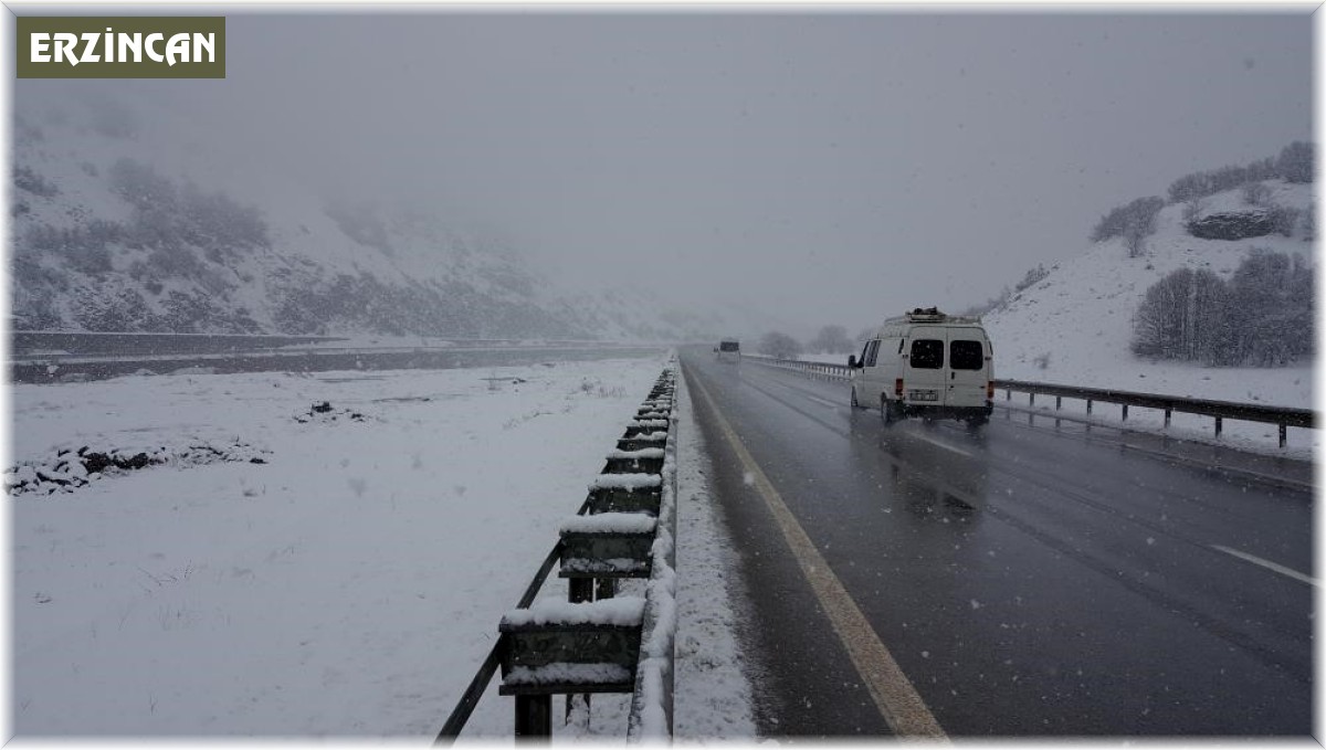 Kızıldağ Geçidinde kar yağışı etkili oluyor