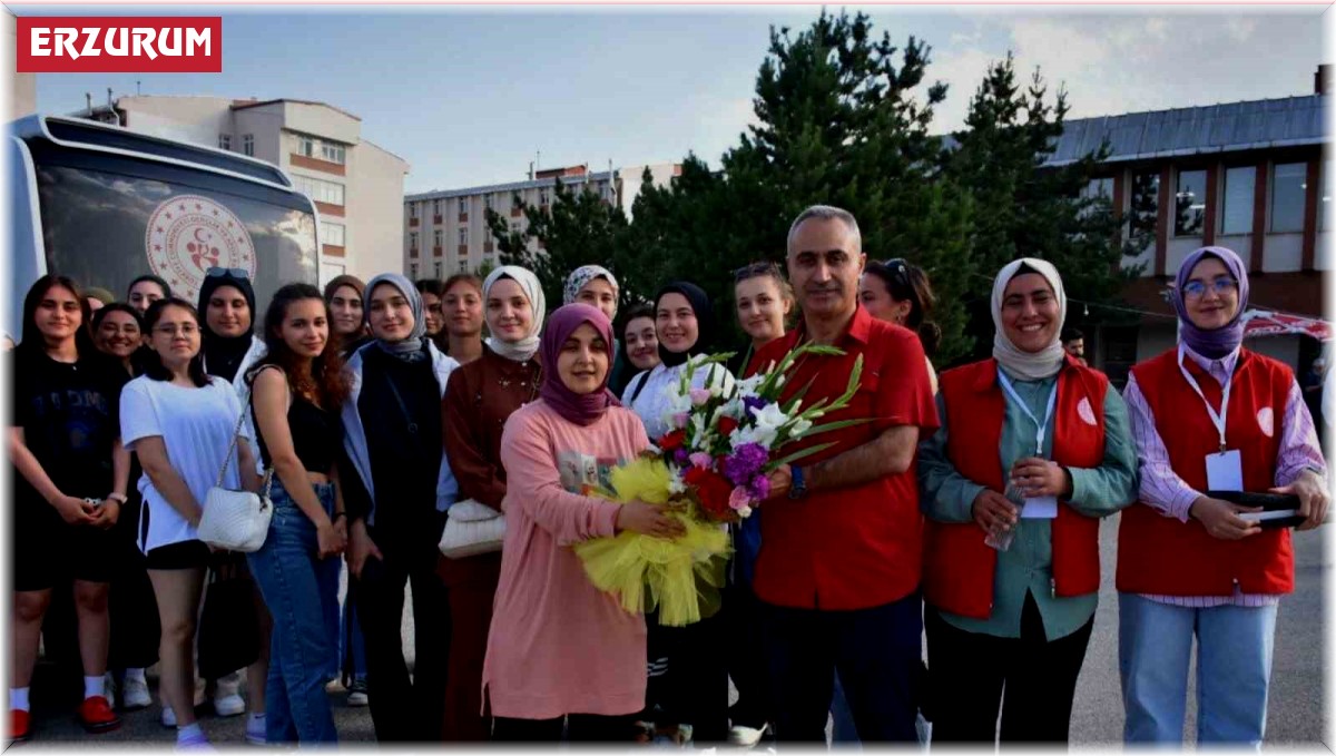 Kızlar 'Anadoluyuz Biz' kapsamında Erzurum'da
