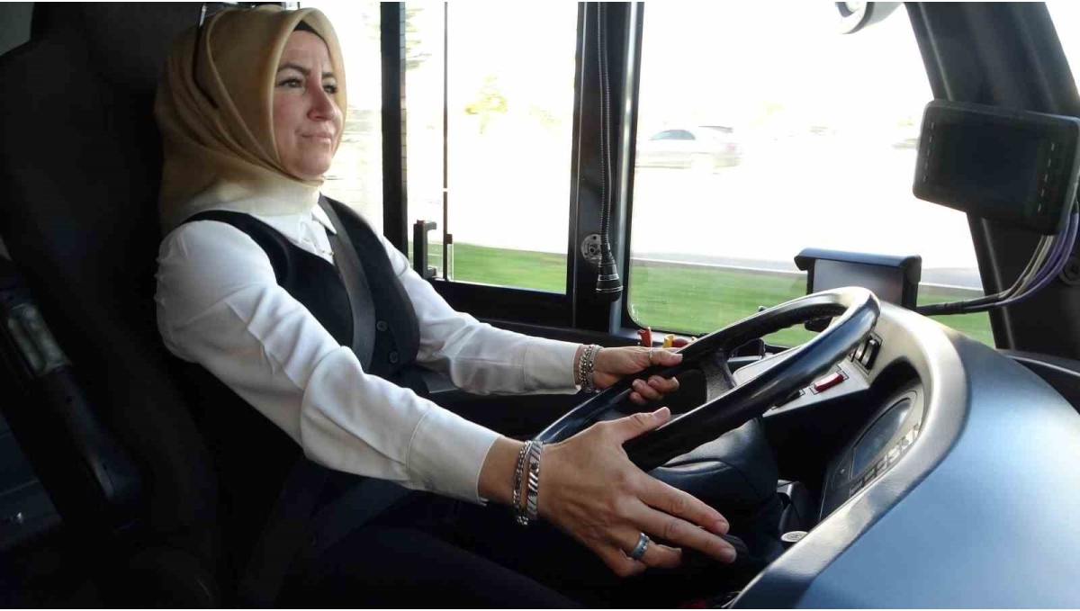 "Kızlardan şoför olmaz" dediler şimdi trambüsle yolların tozunu alıyor