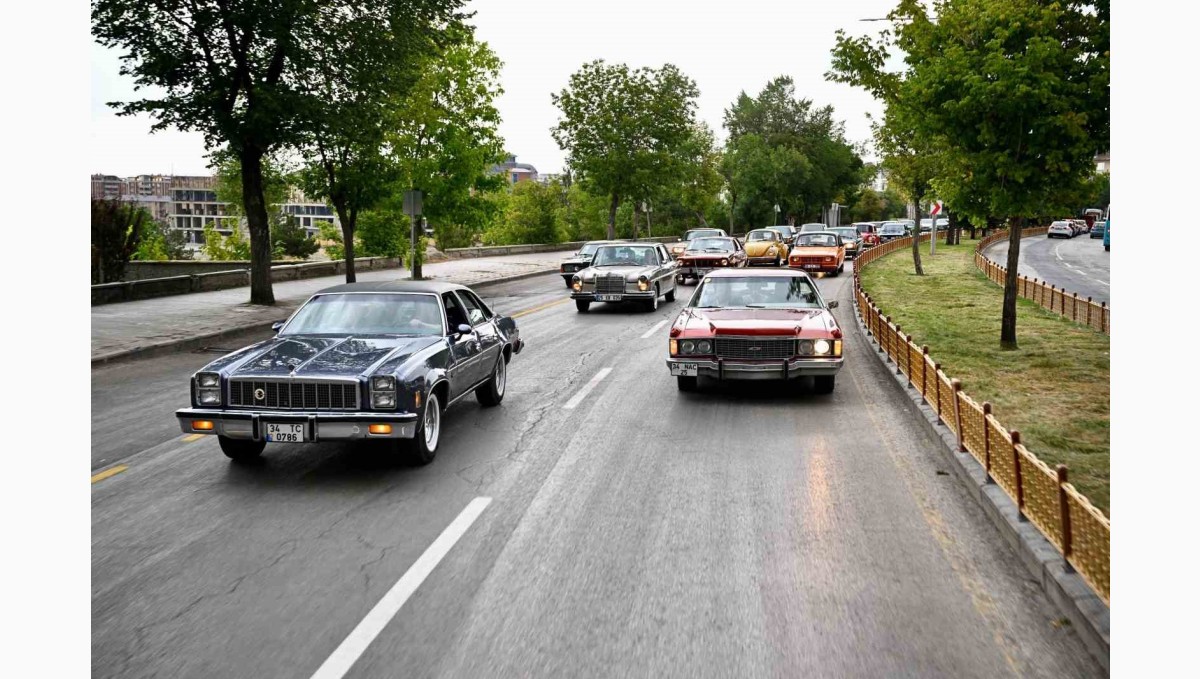 Klasik otomobiller Erzurum'da görücüye çıktı
