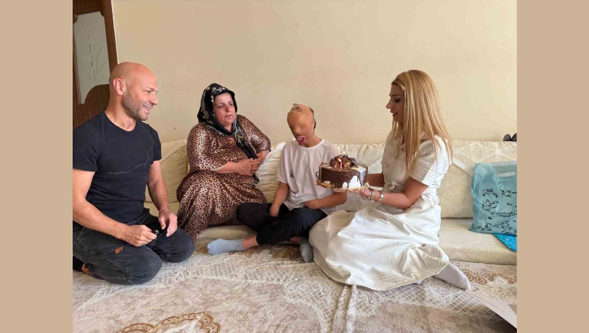 Kocaeli'nden Yüksekova'ya sevgi seli: Özel gereksinimli öğretmen bir çocuğun hayatına dokundu