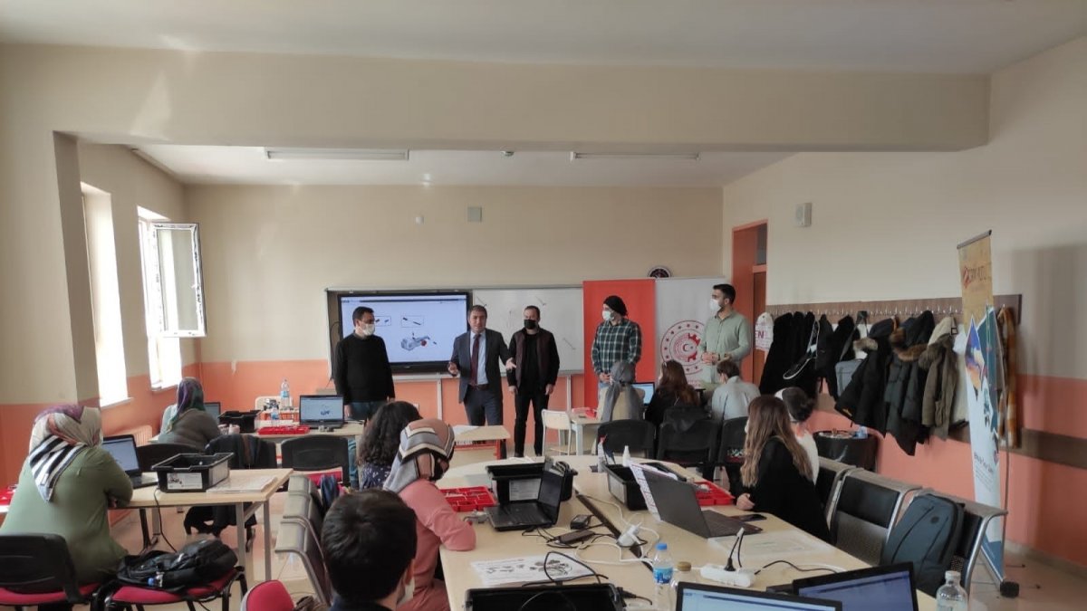 "Kodla-Üret Özalp" projesi devam ediyor