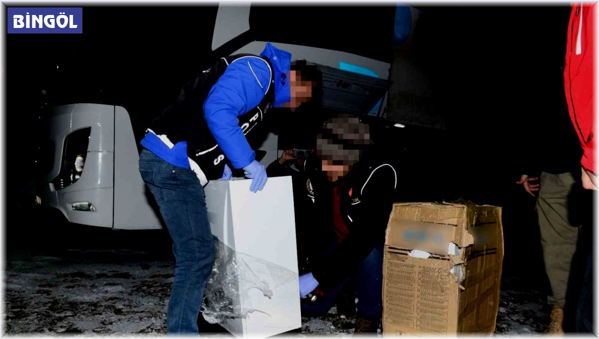 Kombi kasalarına zulalanmış 21 kilo uyuşturucu ele geçirildi