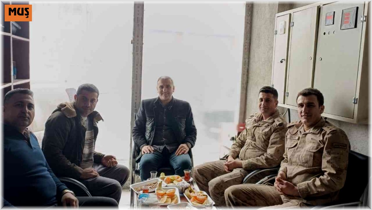 Komutanlardan gazetecilere ziyaret