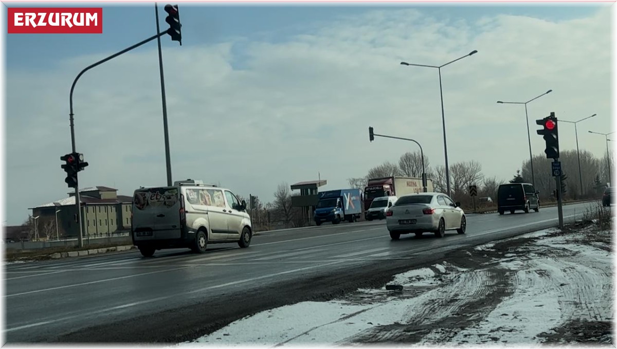 Kontrol eden yok, kırmızı ışıkta geçen çok